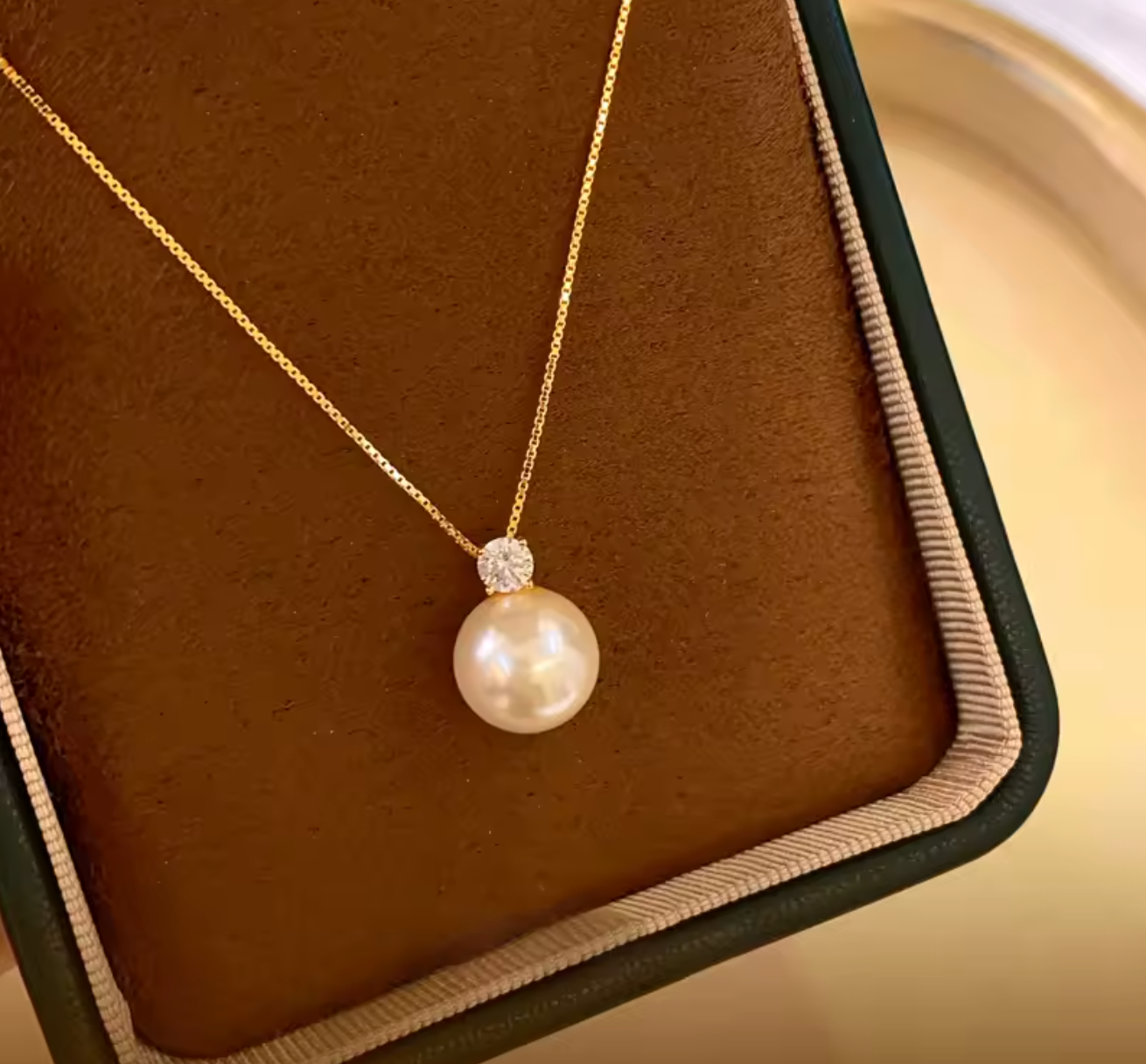 Minimalist 18K Gold Plated Pearl Pendant Necklace