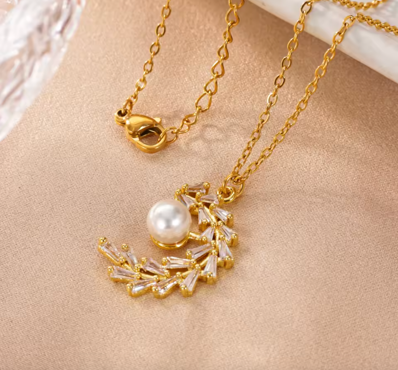 Elegant Tulip Leaf Vine Rhinestone Necklace